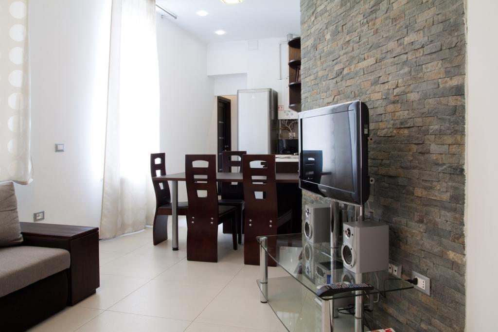 Your Comfortable Stay In Apartment Next To Opera House Лвив Екстериор снимка